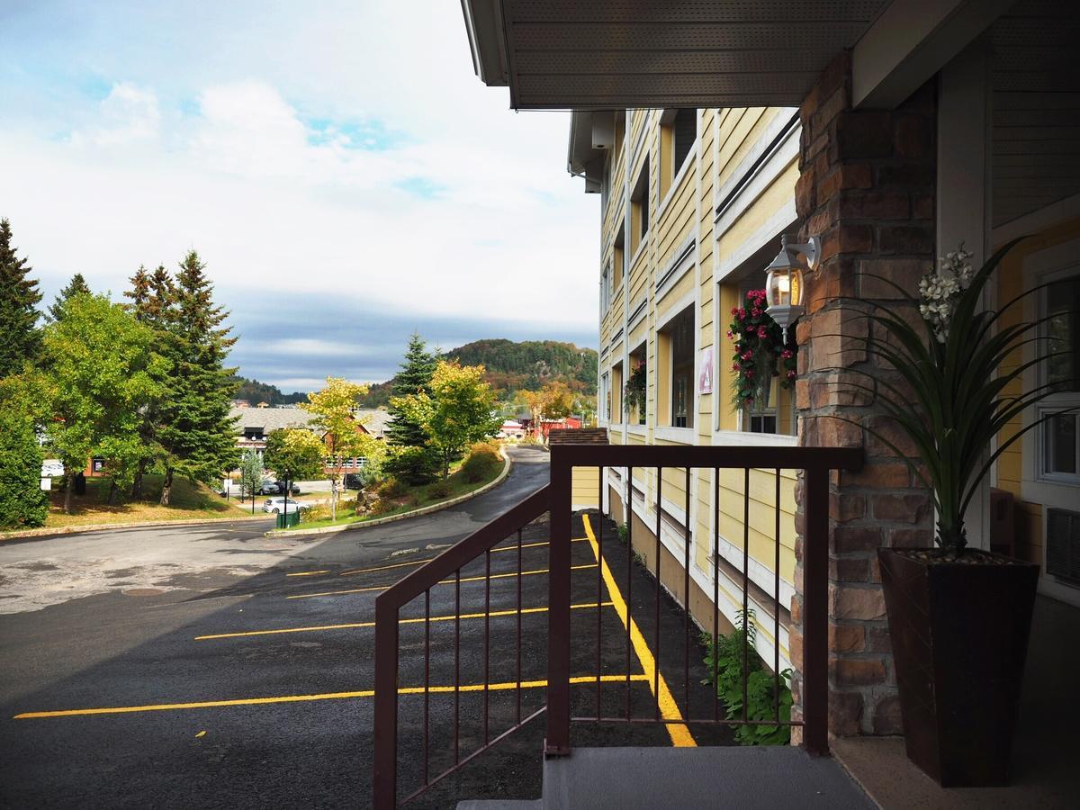 Hotel And Suites Les Laurentides Saint-Sauveur-des-Monts Exterior foto
